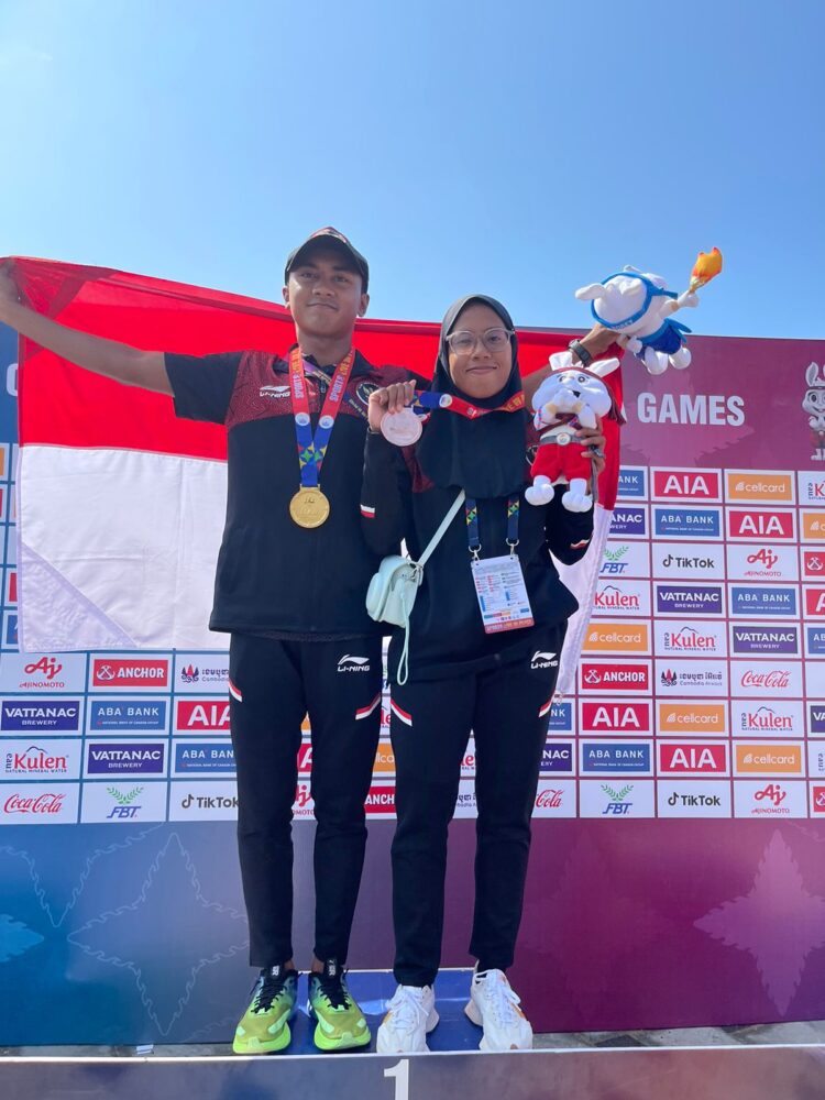 ATLIT AQUATHLON INDONESIA MERAIH MEDALI PERTAMA