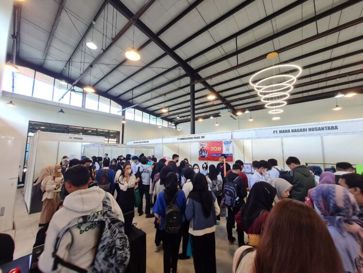 Sebanyak 11.000 Orang Hadiri Job Fair Kota Bandung