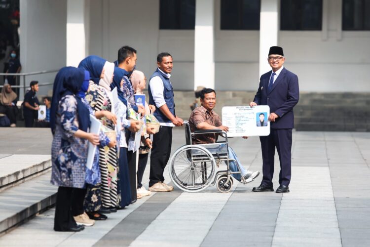 Tak Perlu ke Kantor, Warga Rentan Kini Bisa Urus Adminduk dari Rumah